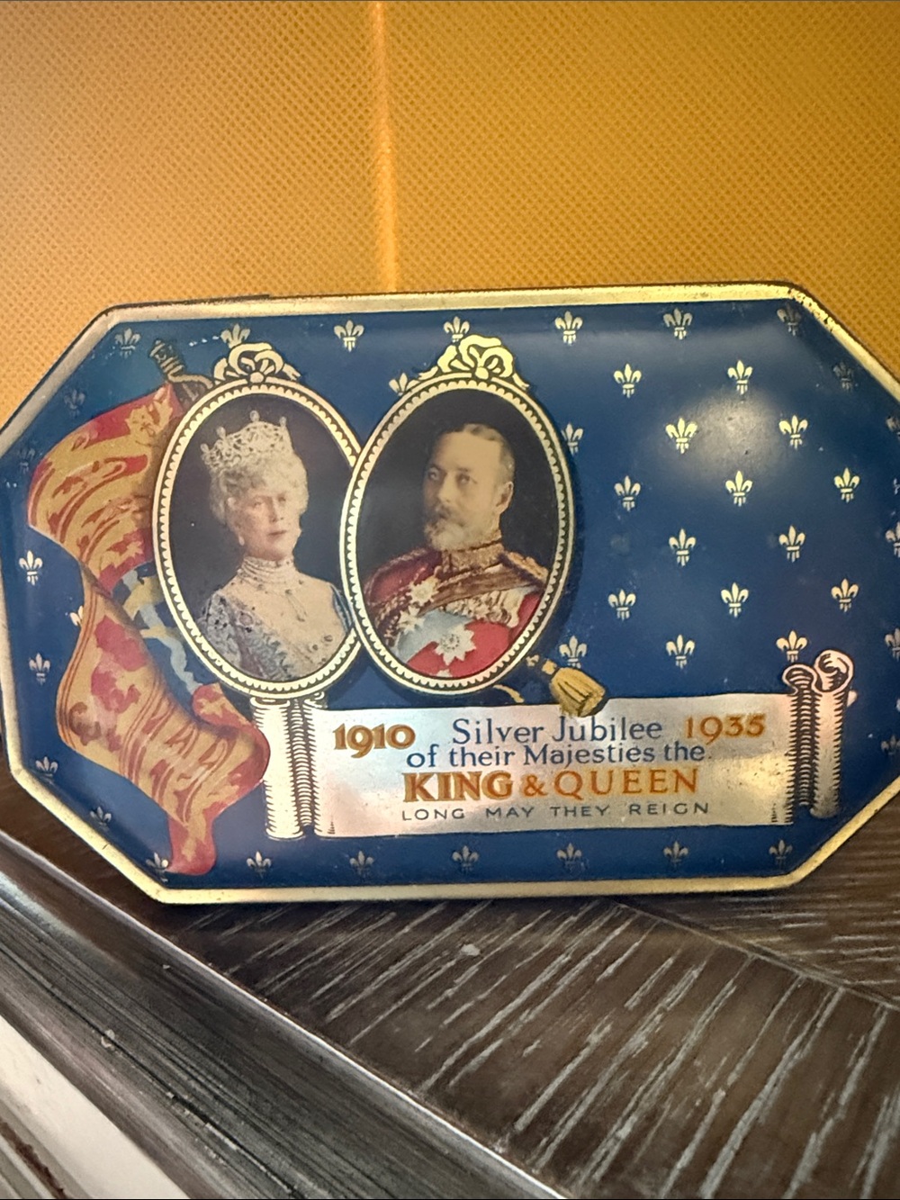 Commemorative King & Queen Silver Jubilee Collectible Tin - Blue & Gold